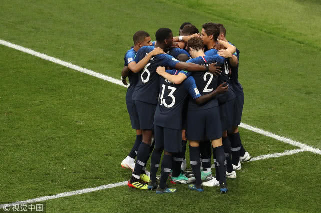 法国时隔20年再夺世界杯冠军 两冠平阿根廷并列历史第4